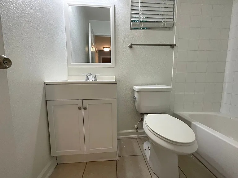 Willow Creek Apartments — Photo 12