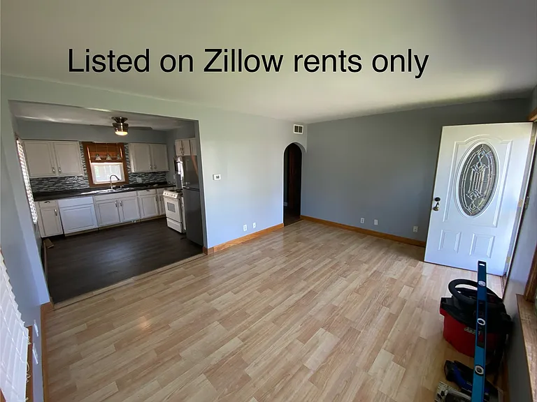 2052 S Freedom Ave — Photo 4