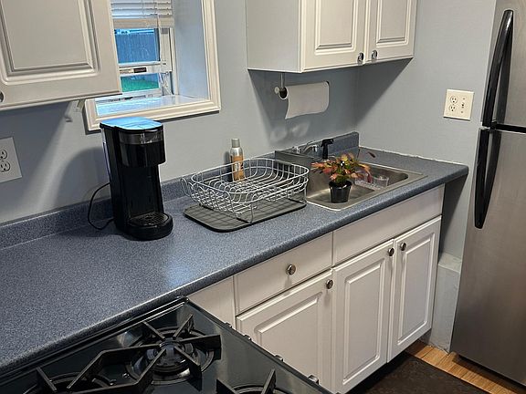 4th image of 18 Cynthia Ln