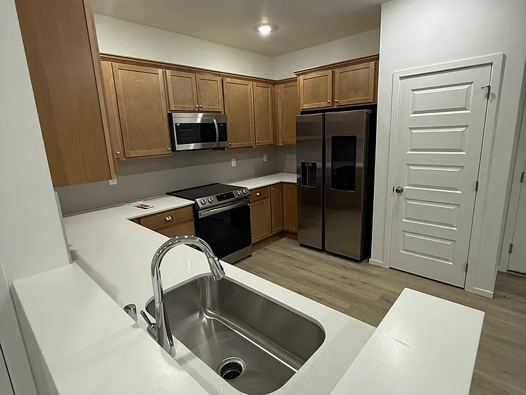 2711 N Broadwing Ln — Photo 4