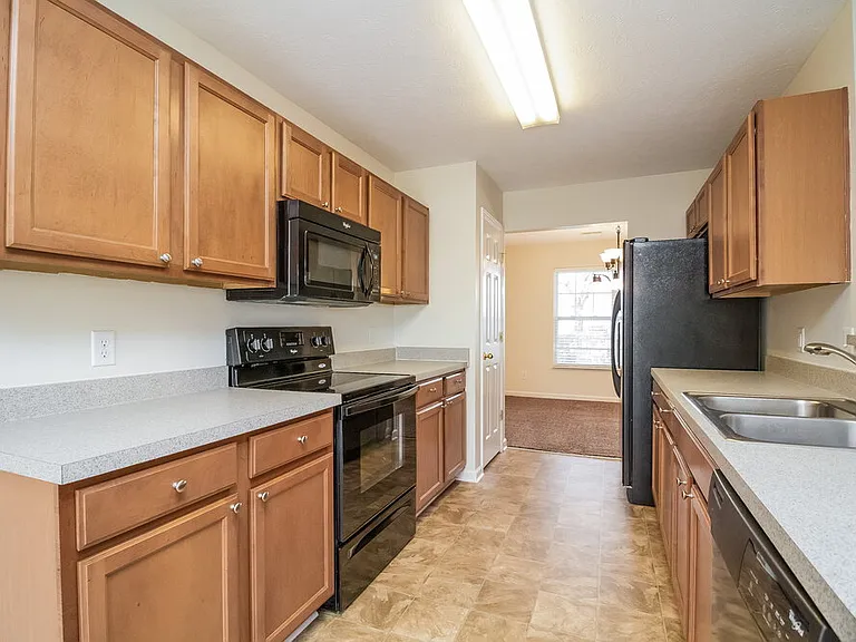 4565 Hawthorn Dr — Photo 8