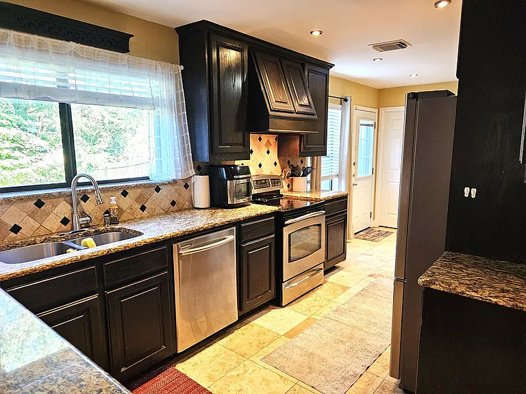 3926 White Oak Ct — Photo 7