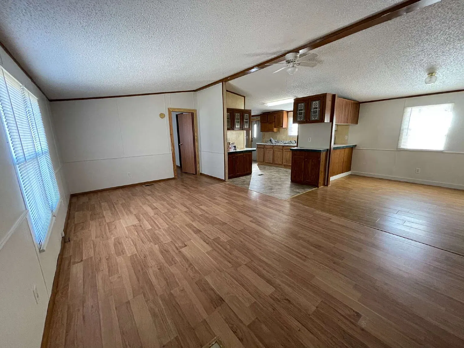 3 bed, 2.0 bath, 1344 sqft, $1,050 — Photo 3