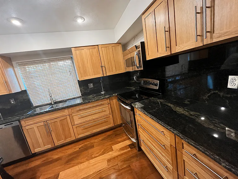 7706 N Dreamy Draw Dr — Photo 4
