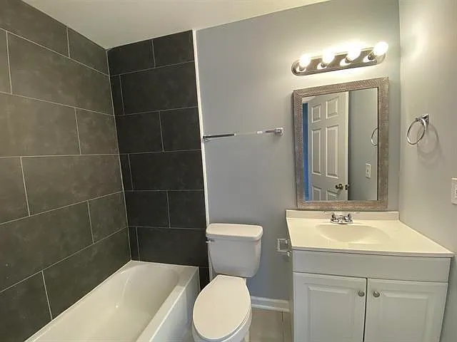 1072 S Barksdale St — Photo 5