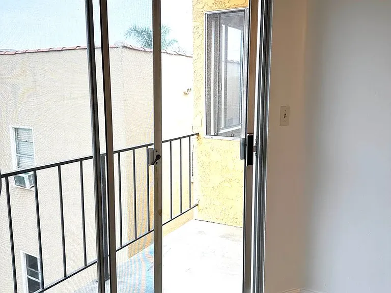241 N Redondo Ave — Photo 4