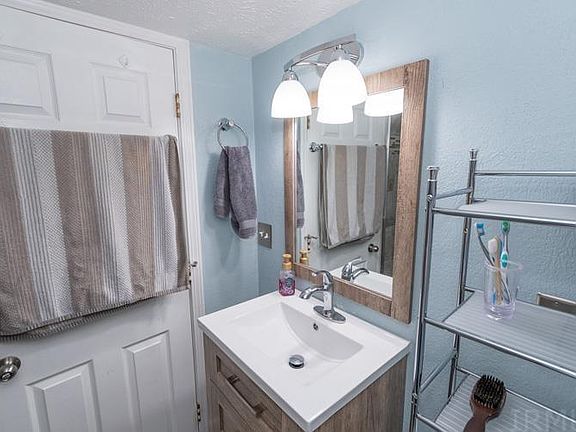 5th image of 1613 Johnson St
