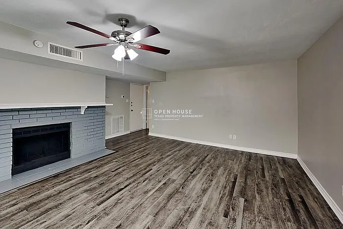 3 bed, 2.0 bath, 1591 sqft, $2,340 — Photo 3