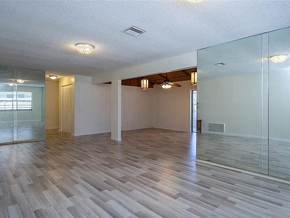 5th image of 2374 Hawthorne Dr