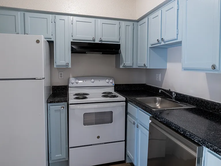 Stonewood Apartments — Photo 30