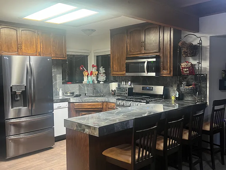 630 Holmes Ln — Photo 17
