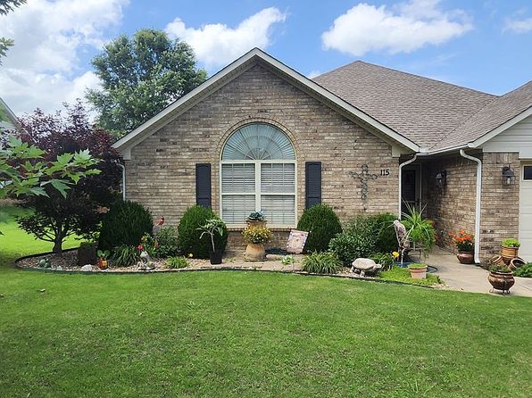 115 Redbud Ln