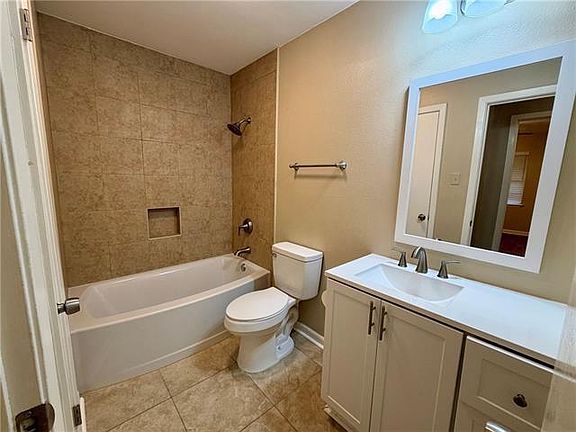 5th image of 114 Mallard Dr #A