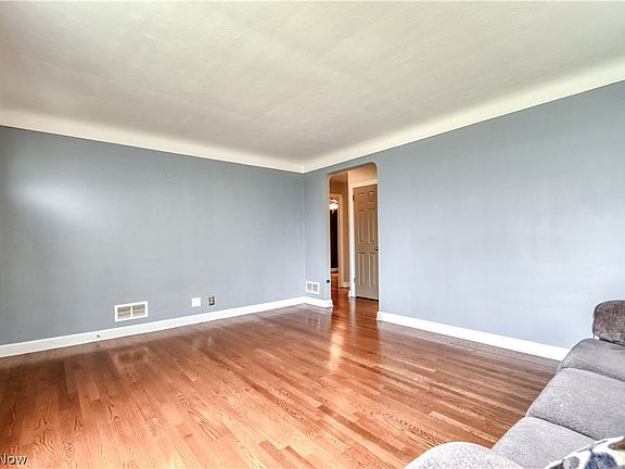 4th image of 1731 Silver St