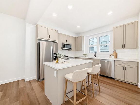 3rd image of 103 NE Osprey Hill Point SW