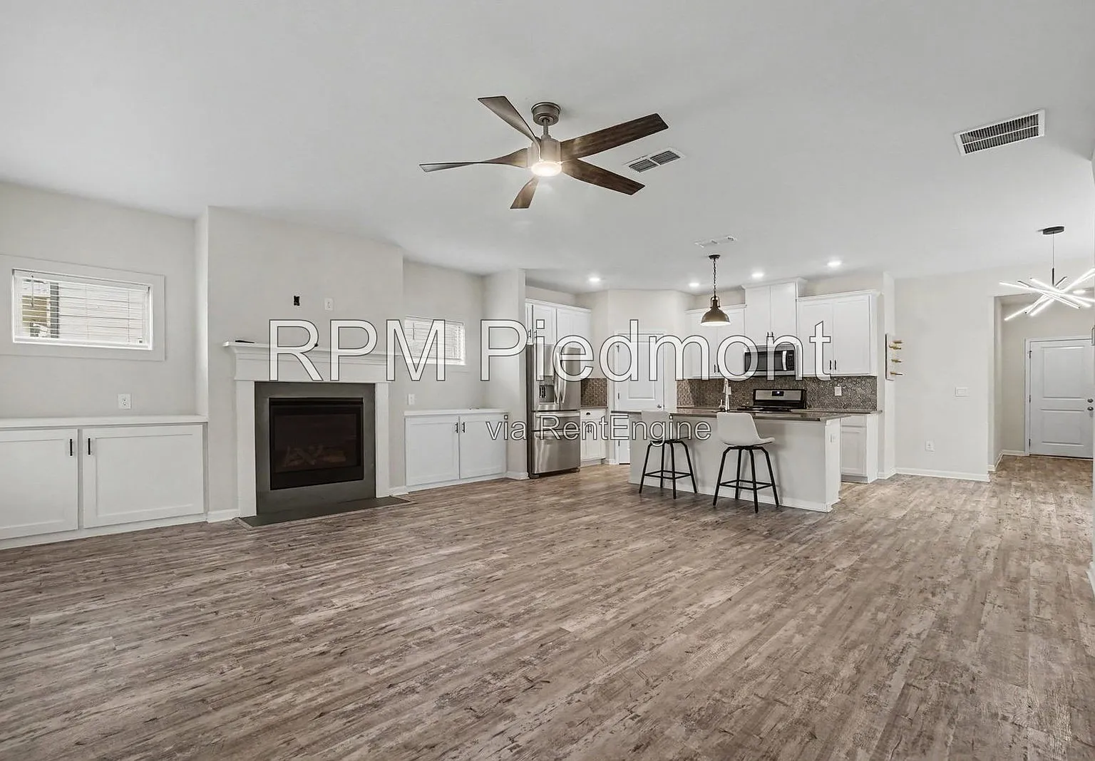 5 bed, 3.0 bath, 2534 sqft, $3,500 — Photo 2