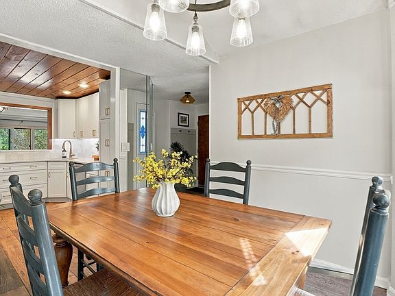 5th image of 6 Spruce Pond Rd #6