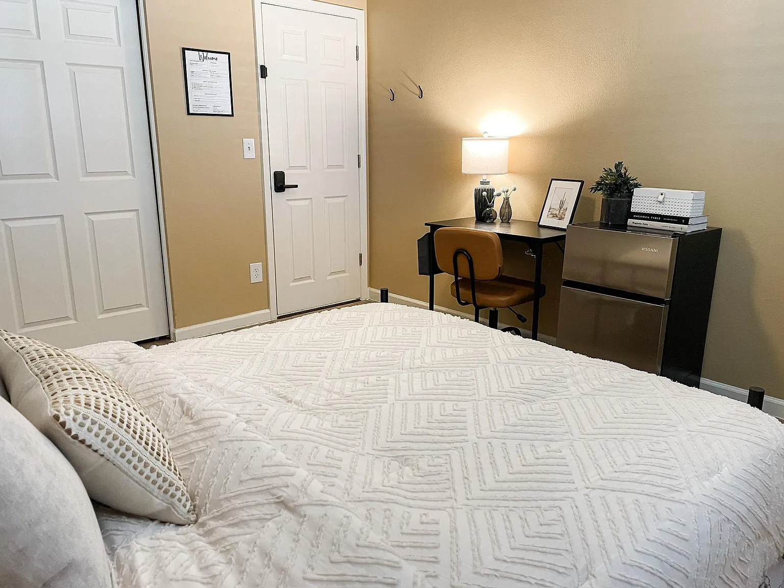 4 bed, 2.0 bath, 2099 sqft, $905 — Photo 4