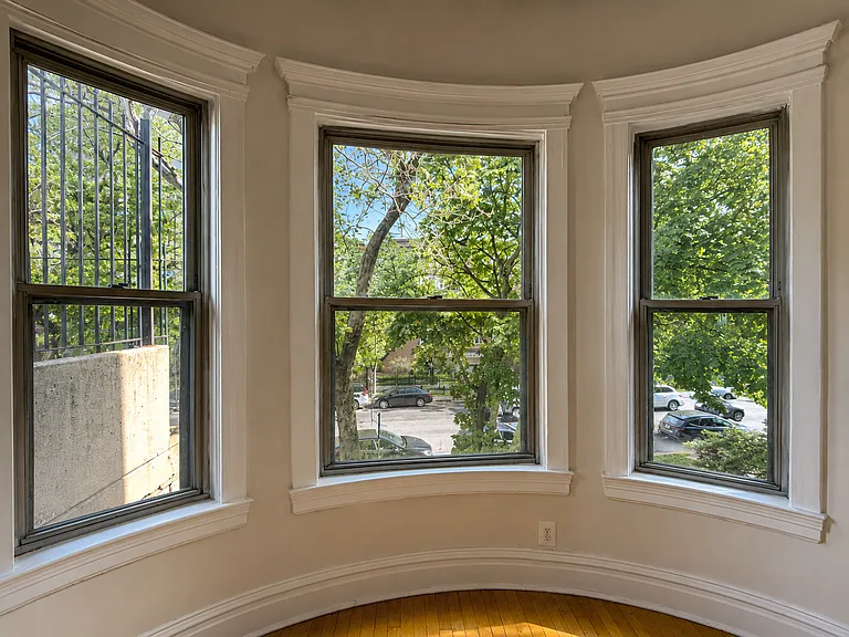 668 W Sheridan Rd #2 — Photo 3