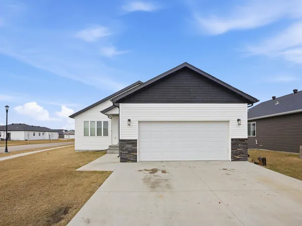 2595 72nd Ave S, Fargo, ND 58103