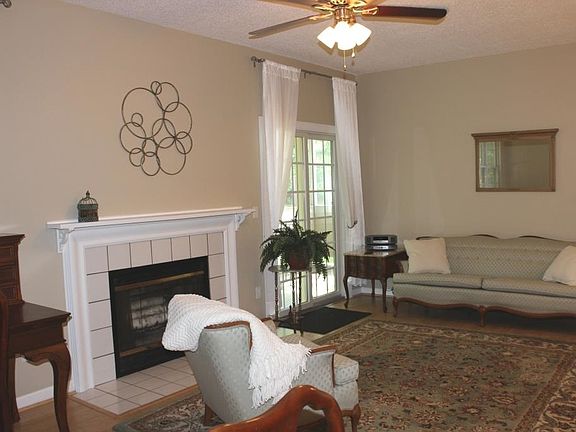 3rd image of 105 Monmouth Way