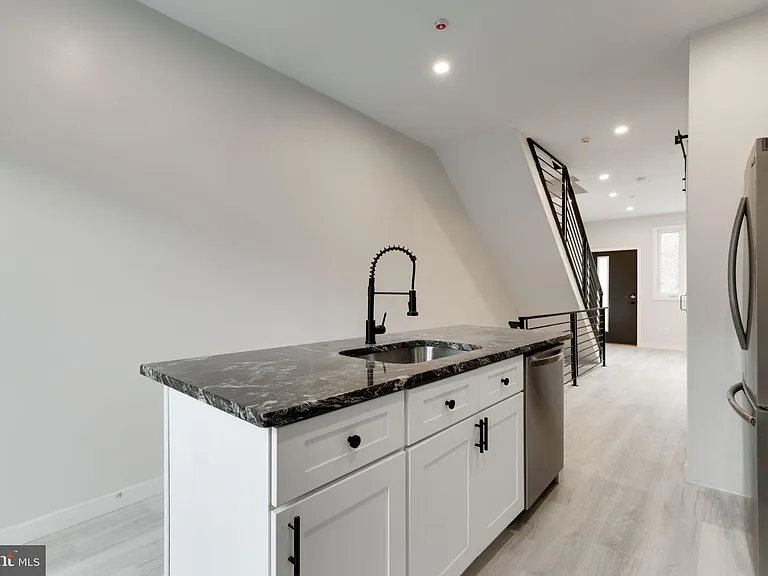 614 Hoffman St — Photo 8