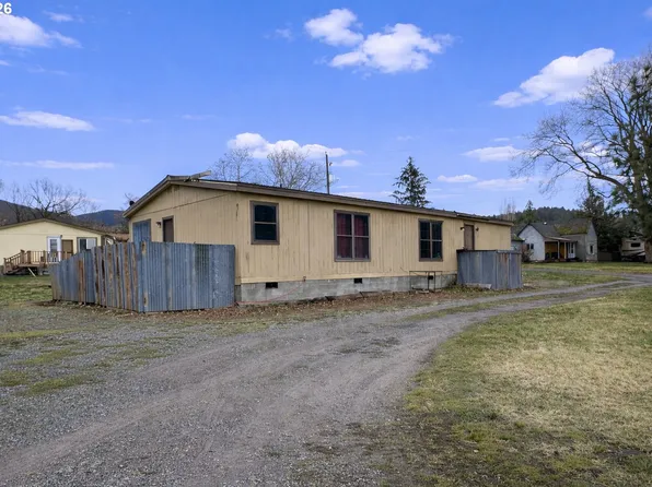 701 2nd St, Cove, OR 97824
