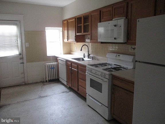 5th image of 1906 W 9th St