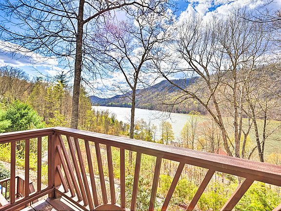 3rd image of 129 Lakeview Terr Priv Dr #129