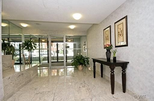 2nd image of 515 W Wrightwood Ave APT 305