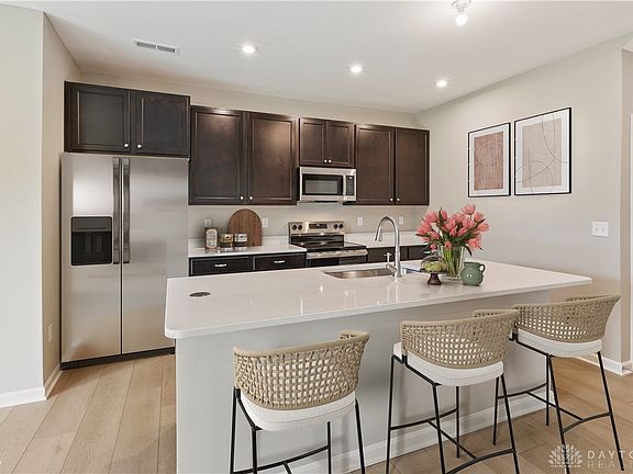 2nd image of 614 Tulip Ct