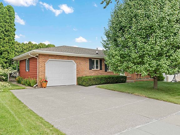 3rd image of 1385 Altura Dr