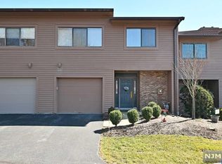 72 Woodbury Ct, Township Of Washington, NJ 07676