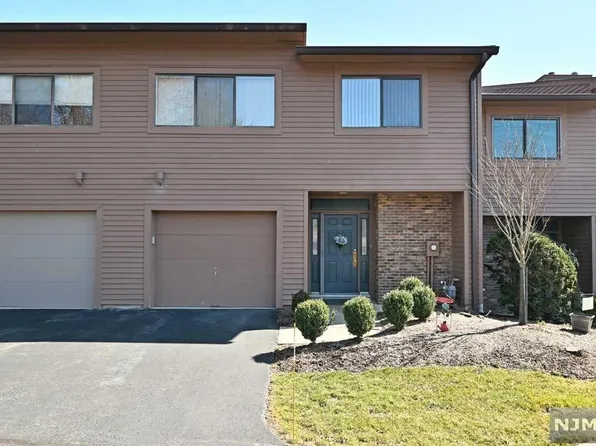 72 Woodbury Ct, Township Of Washington, NJ 07676