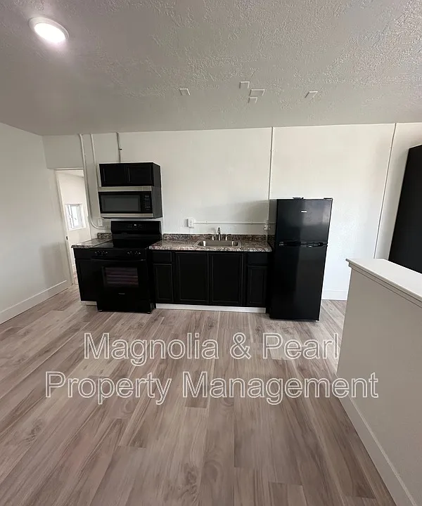 201 S Main St #6