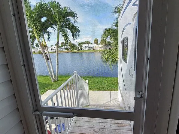 442 Cheetah Dr, Naples, FL 34114