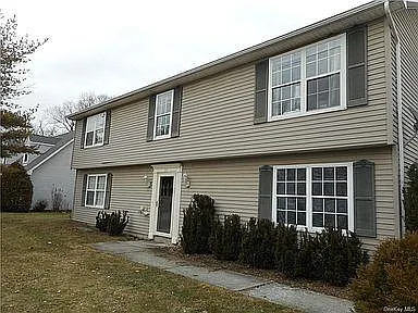 37 Hawk Ln