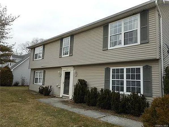 37 Hawk Ln, Poughkeepsie, NY 12601