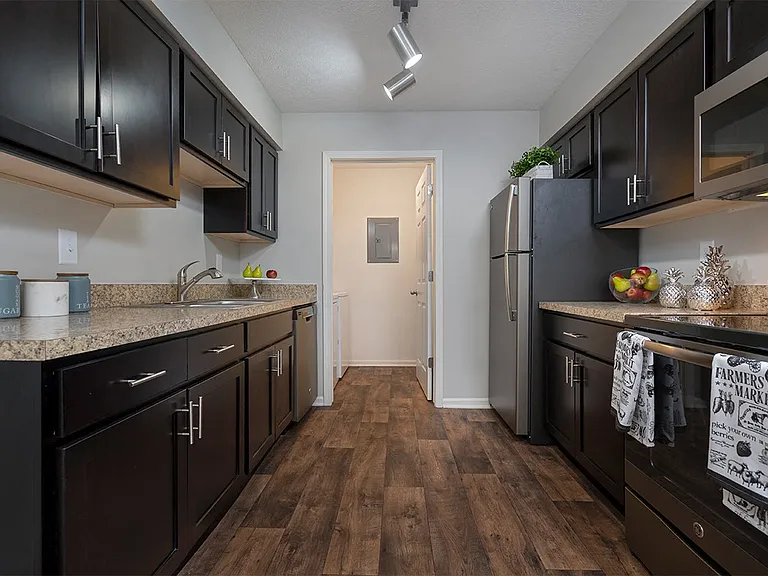 Beacon Lake Apartments — Photo 11