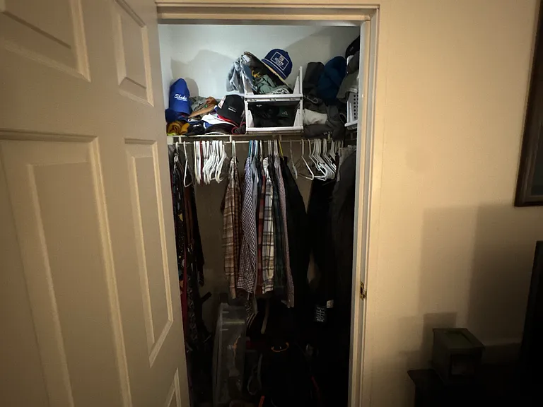 1C LARGE CLOSET