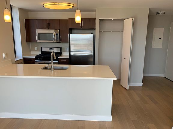 4th image of 282 11th Ave APT 516