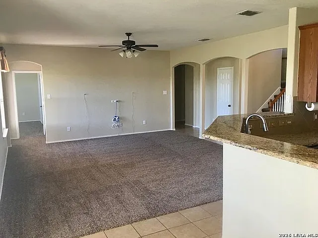4 bed, 3.0 bath, 2775 sqft, $2,100 — Photo 2