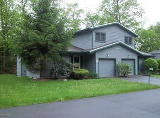 702 Forest Cir, Paupack, PA 18451