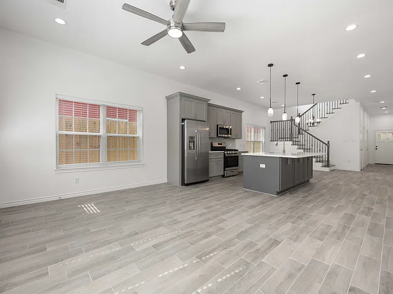 4406 Sterling St — Photo 8