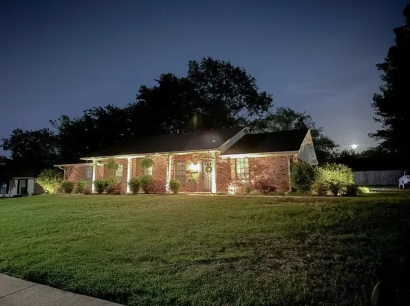 1811 Cardinal Dr, Tupelo, MS 38801