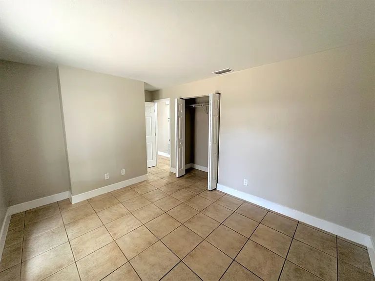 Avalon Apartments — Photo 19
