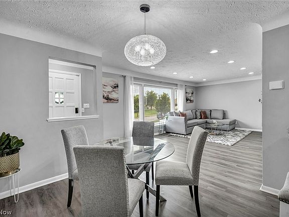 4th image of 23733 Shurmer Dr