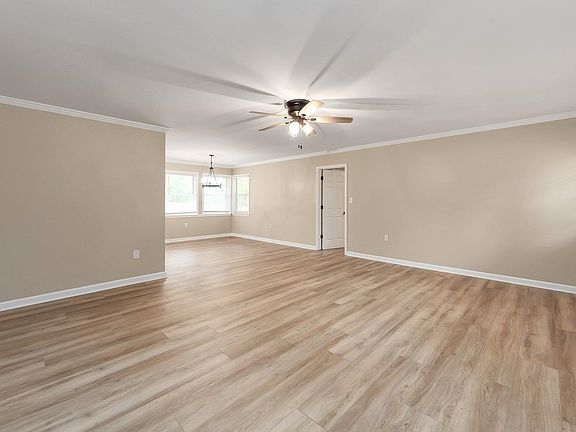 3rd image of 21 Beechwood Dr