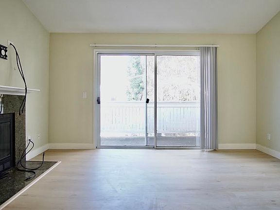 3rd image of 2491 Creekside Ct