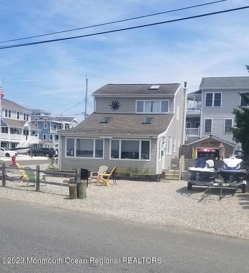 2 bed, 1222 sqft, $1,600 — Photo 1